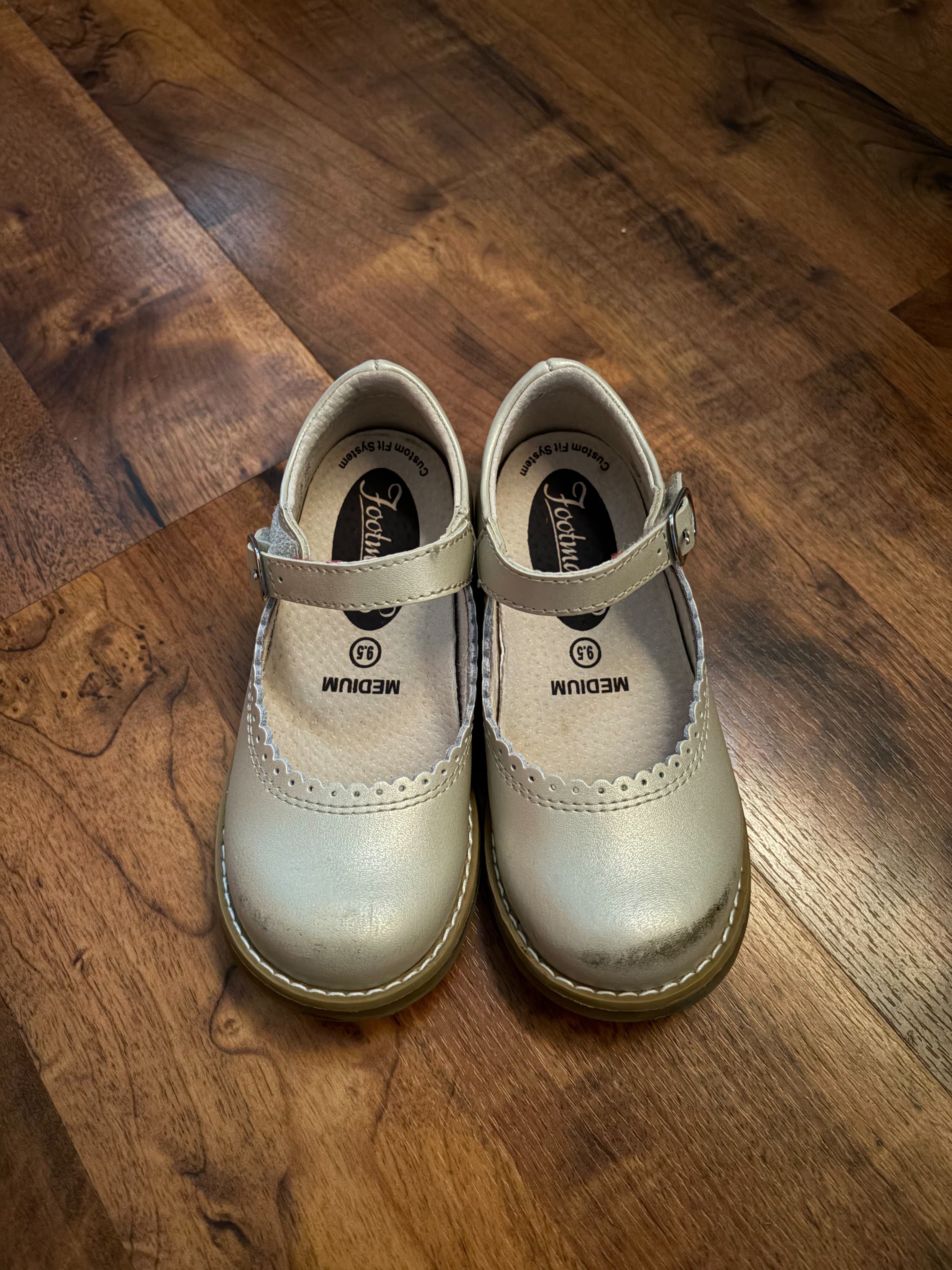 Footmates girls size 9.5 medium Mary Janes