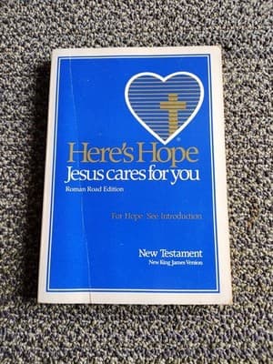 Here's Hope: New Testament, New - Paperback, by Holman Bible Publishers - Good