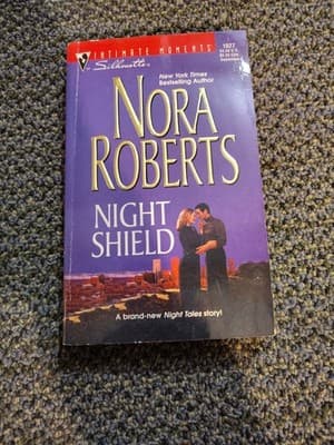 SilhouetteINTIMATE MOMENTS NORA ROBERTS NIGHT SHIELD
