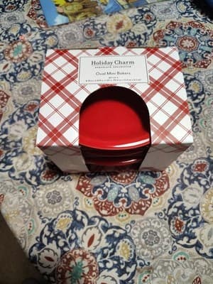 Holiday Charm Porcelain 6x1.2in Oval Mini Bakers Set of 4