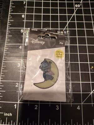 Disney Pin STITCH SLEEPING ON THE MOON new on card GLOWS IN THE DARK