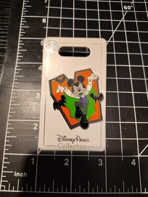 Disney Happy Halloween Mickey Dressed As "Dracula Vampire" Pin NEW CUTE RARE