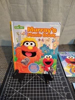 Play-a-Song Murray's Music Book by Sesame Workshop Illustrated Phoenix 2017