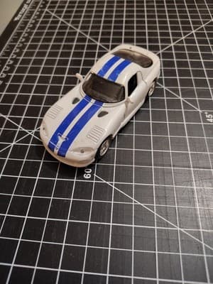 Maisto Dodge Viper GTS Diecast Model Car 1:36 White Blue Plastic Collectible