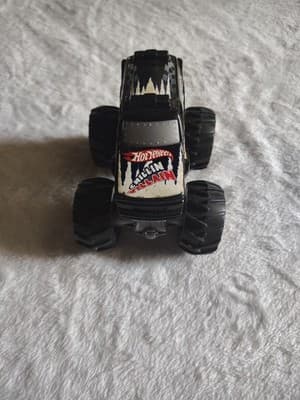 Hotwheels Monster Jam “chillin villian” Diecast