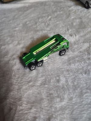 2012 HOT WHEELS BACK SLIDER TRUCK DIECAST GREEN DEMOLITION DERBY 1/64