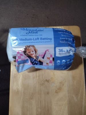 Mountain Mist Soft, Medium-Loft Batting 36 in x 45 in New In Polybag