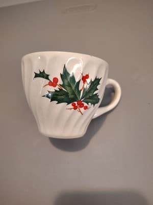 Vintage SCIO Holly Berries Christmas Swirl Cup