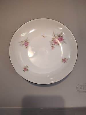 Vintage Harmony Mikuni China 5.5" Vegetable Bowl, White W/ Pink Roses Japan