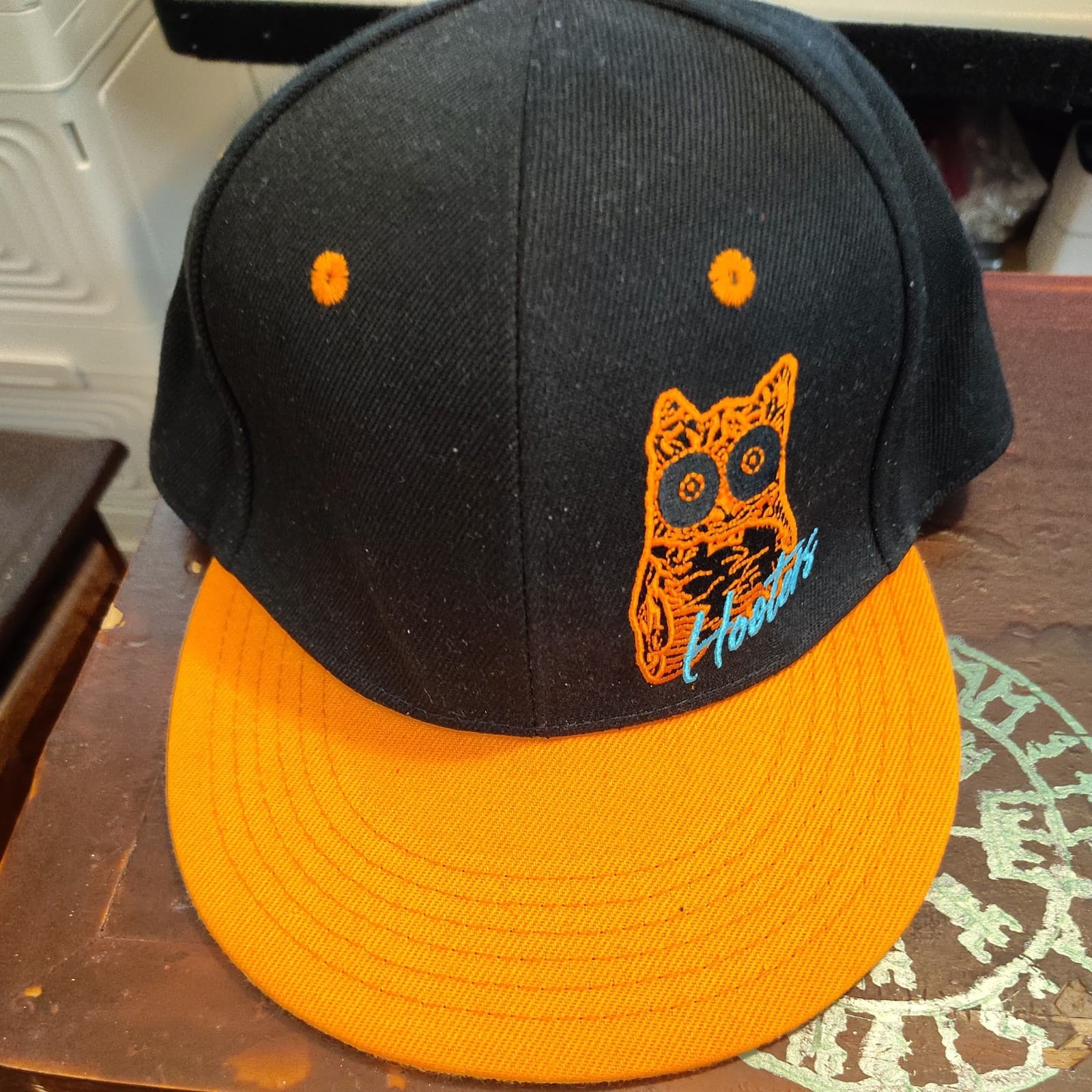 Hooters Hat Cap Snapback Hooters Restaurant Bar (H2)