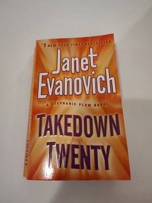 Takedown Twenty; Stephanie Plum - Janet Evanovich, 9780345542892, paperback