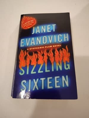 Sizzling Sixteen (Stephanie Plum Novels) by Janet Evanovich - Free Shipping