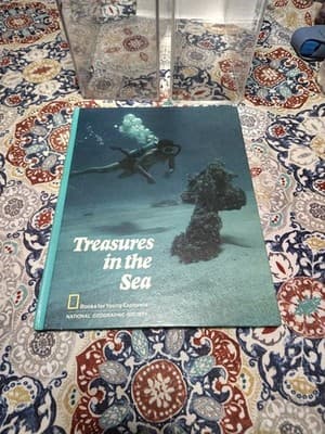 Treasures in the Sea (Books for Young Explorers) by Robert M. McClung (1982-...