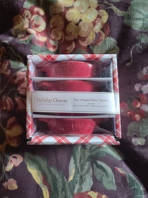 Holiday Charm Ceramic Pan Shaped 2 Oz Mini Pan Tasters Red