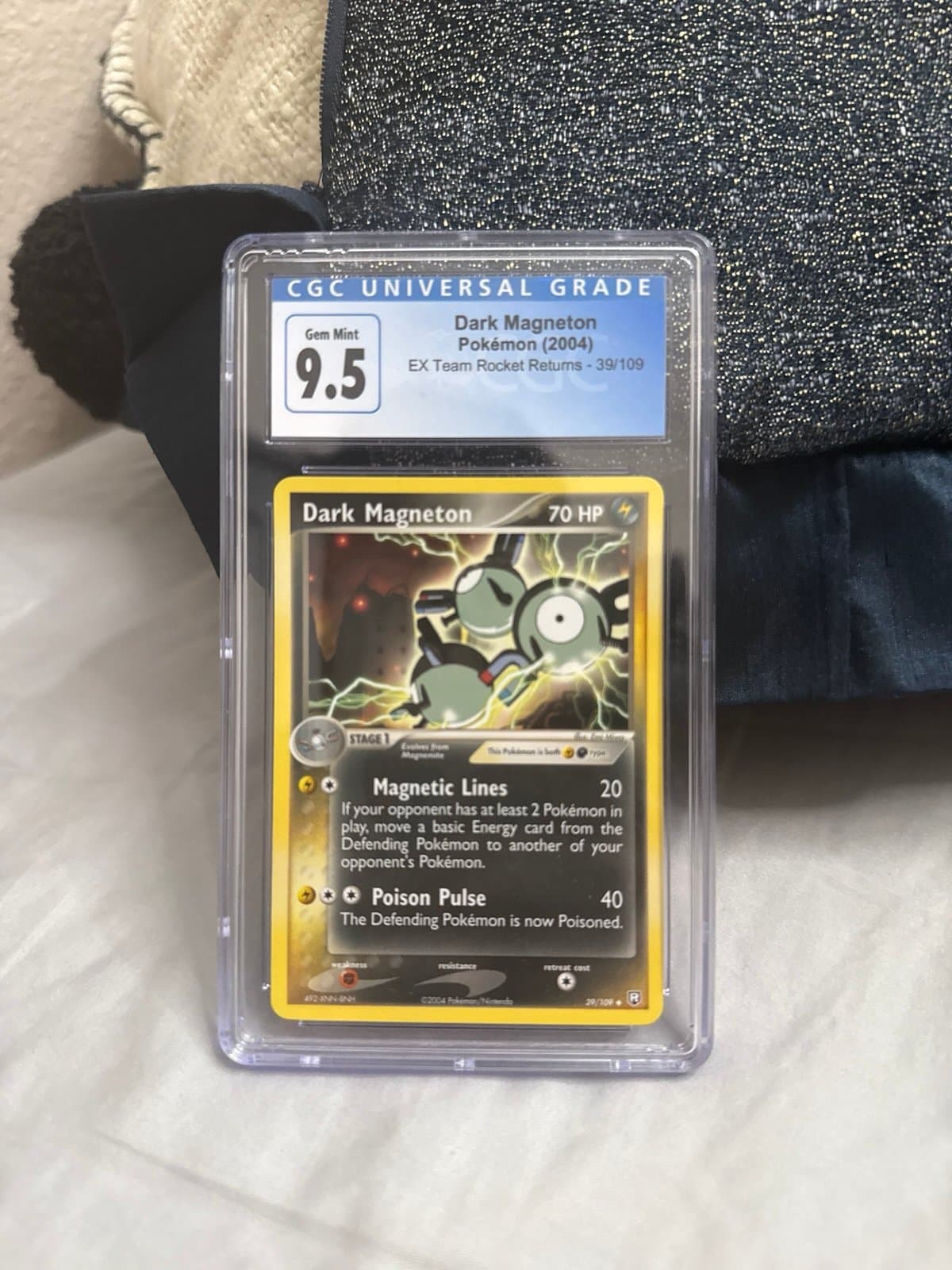 Dark Magneton CGC 9.5/10 Ex Team Rocket returns low pop Pokemon