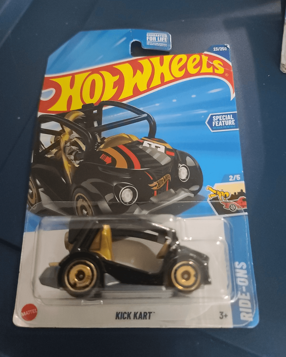 Hot Wheels Ride-Ons Kick Kart 1:64 Diecast Car Black/Gold Special Feature 2025