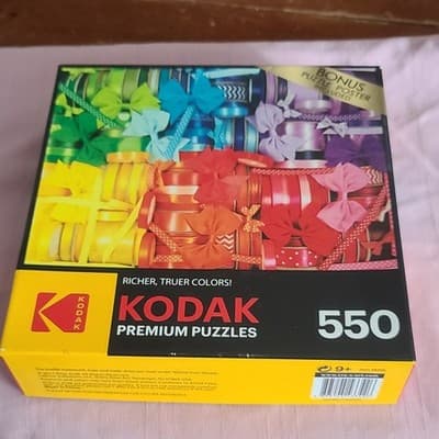 Kodak Premium 550-Piece Interlocking Jigsaw Puzzle Rainbow Ribbons & Bows