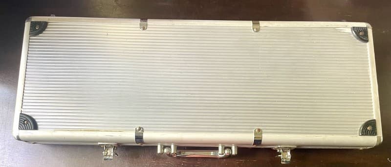 500-Piece Empty Aluminum Poker Chip Carrying Case with Velvet Lining