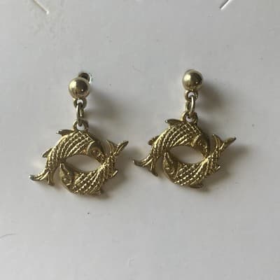 Vintage Goldtone Koi Fish Round Carp Delicate Dangle Drop Earrings Rare HTF