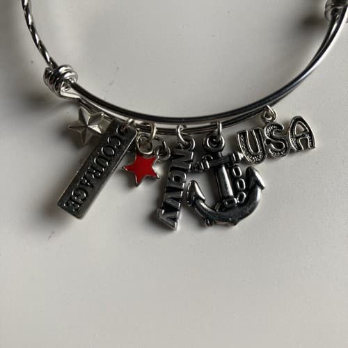 EUC SILVERTONE EXPANDABLE BANGLE CHARM BRACELET PATRIOTIC NAVY COURAGE USA