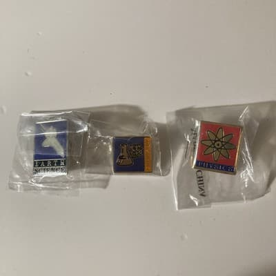 Vintage 1999 Teachers Discovery Enamel Education Pins Class Subjects Lot Of 3