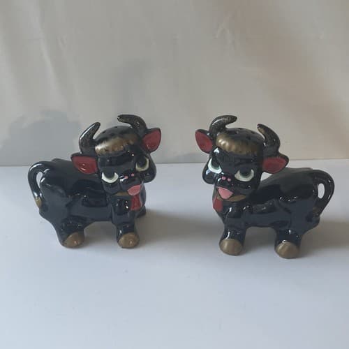 Vintage Anthropomorphic Bulls Cows Redware Salt & Pepper Shakers Japan
