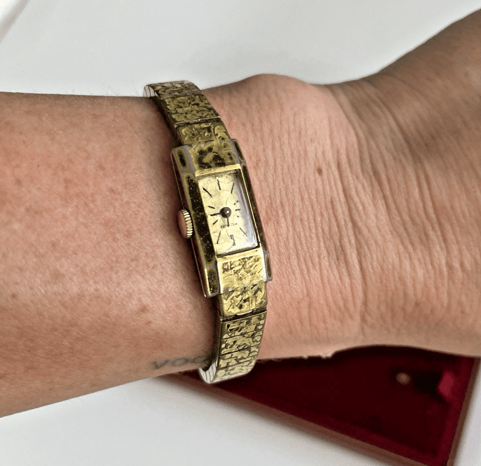 Vintage Wittnauer Women's Petite Tank Watch Hammered Gold Plated Mechanical Wind