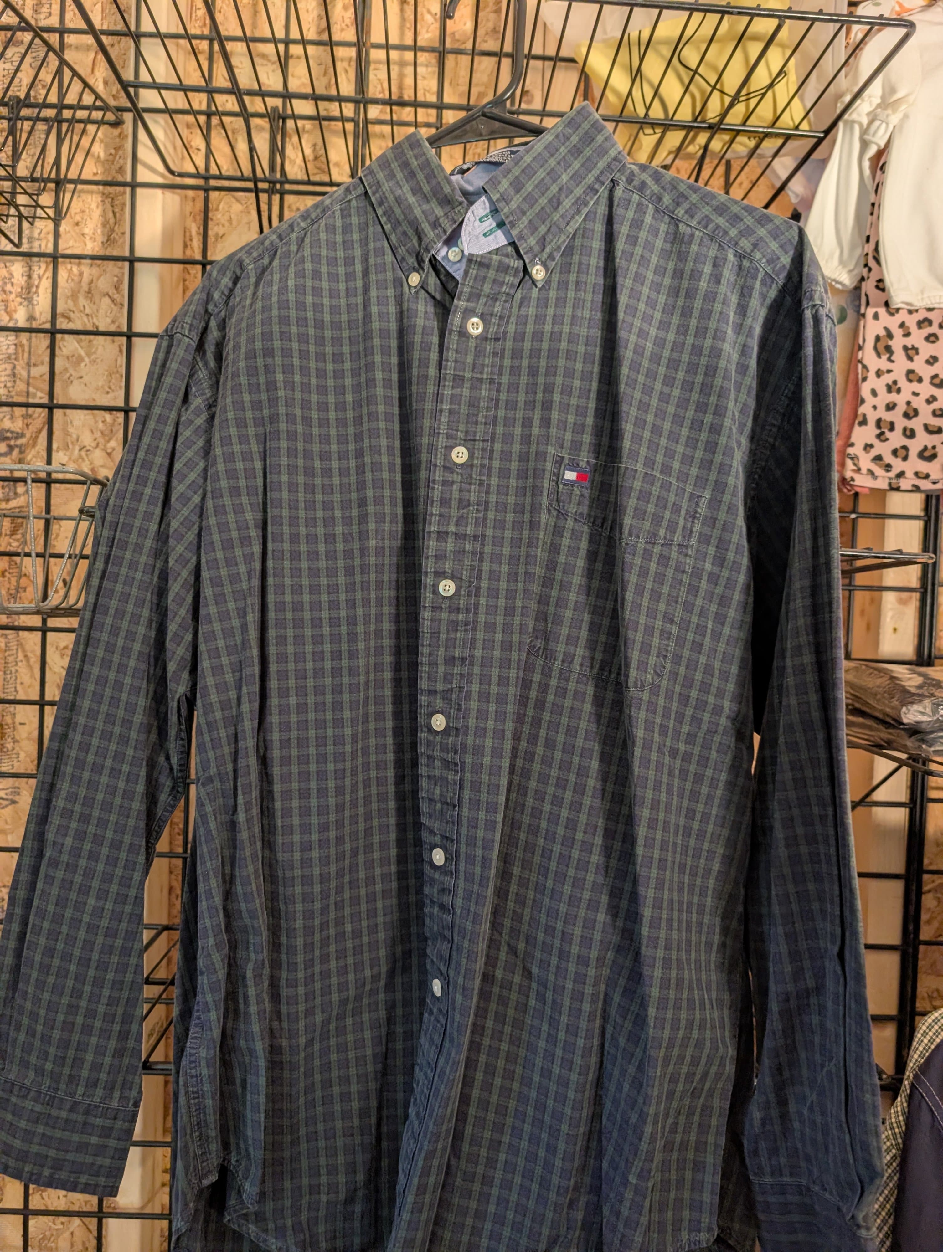 Tommy Hilfiger Men's Plaid Button-Up Shirt Medium