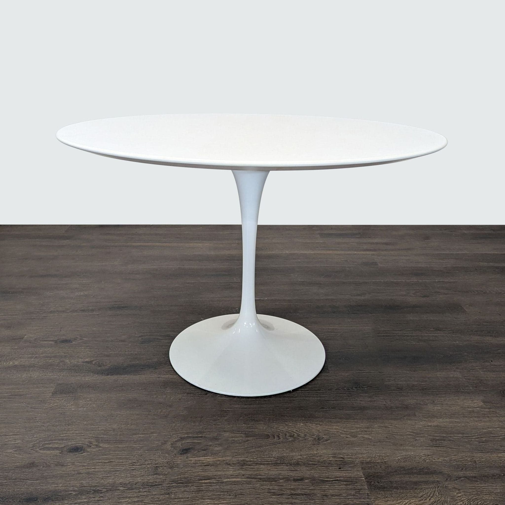 Knoll Saarinen Dining Table