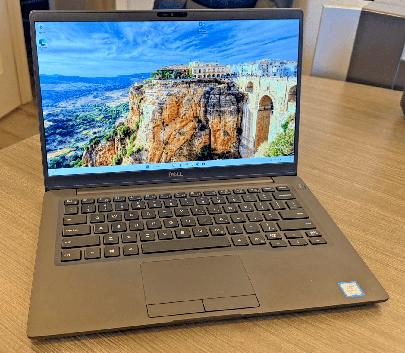 Dell Latitude 7400 14" Laptop i7-8665U 16GB 512GB SSD Win 11 Charger Box