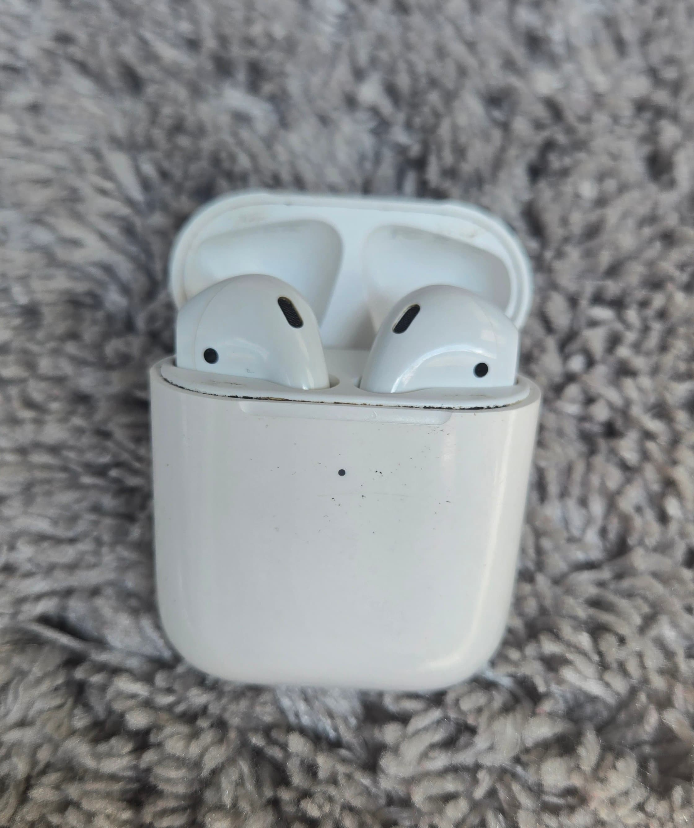 Apple AirPods with Charging Case