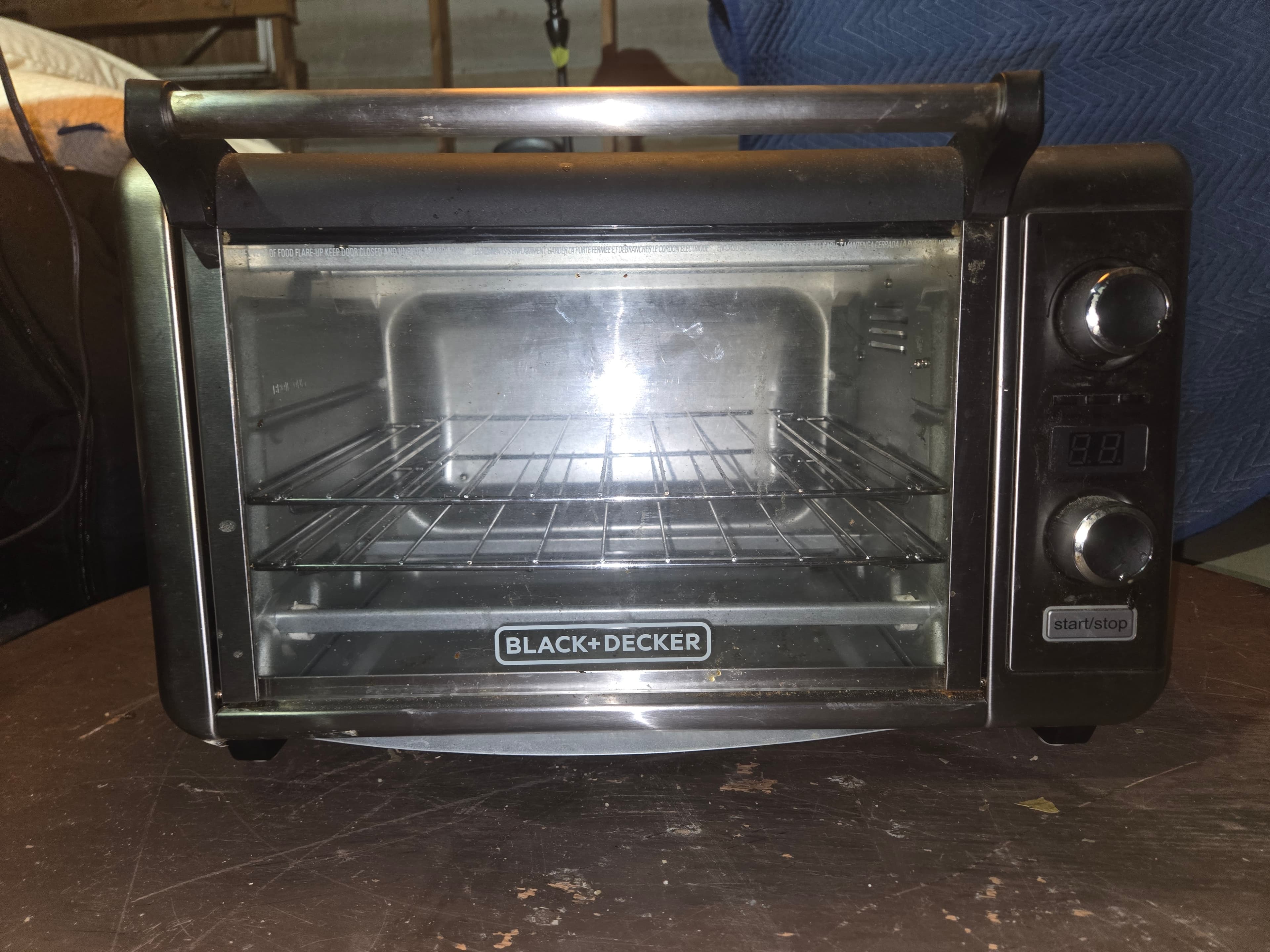 Black+Decker Toaster Oven with Bake and Broil Functions