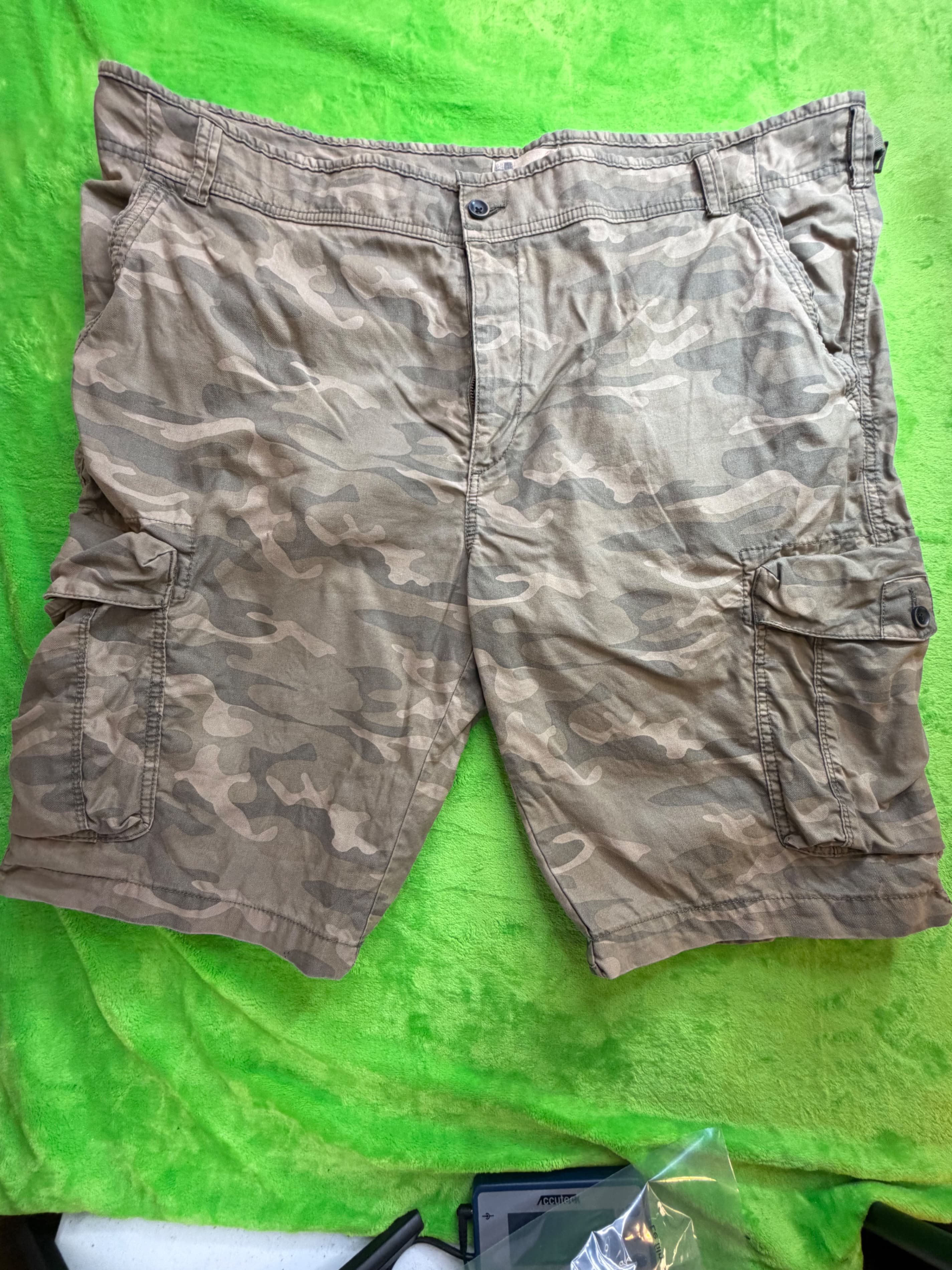 North Coast Mens Cargo Shorts Size 44 Desert Tan Camo Multi Pocket