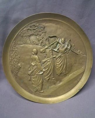 IMPRESSIVE EARLY 20c JAPANESE BRONZE HUNTING GARDEN SCENE WALL PLAQUE PLATTER