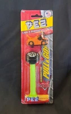 NIB TOW TRUCK MATER PEZ CANDY DISPENSER MAGNETIC PULL N GO DISNEY PIXAR CARS