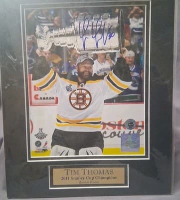 TIM THOMAS AUTOGRAPHED 8X10 COLOR PHOTO With COA - BOSTON BRUINS!
