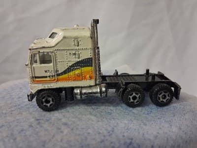 Vintage 1980’s Zee Toys Diecast Kenworth Semi-Truck White 1:64 Scale