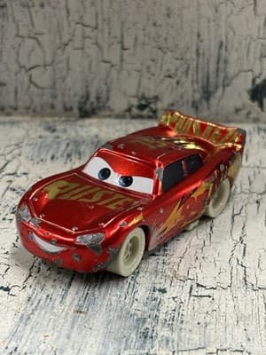 Mattel-Disney Pixar Cars 3-Rust-Eze Racing Center Lightning McQueen Metallic