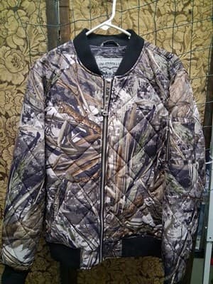 Levi’s Men’s Real Tree Quilted Bomber Jacket Size Small Lightweight NWT