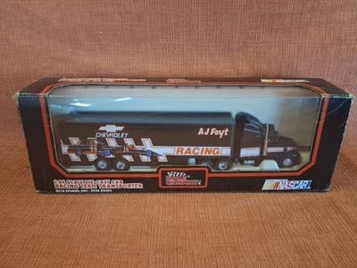 1991 RACING CHAMPIONS NASCAR A J FOYT CHEVROLET 1:64 DIE CAST CAB TRANSPORTER