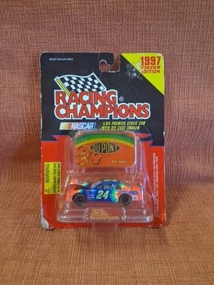 RACING CHAMPIONS 1:64 Diecast 1997 CHEVY MONTE CARLO #24 Jeff Gordon w/ Emblem