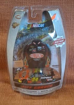 2010 Jeff Gordon 1/64 Winners Circle NASCAR Dupont Uniform BRAND NEW