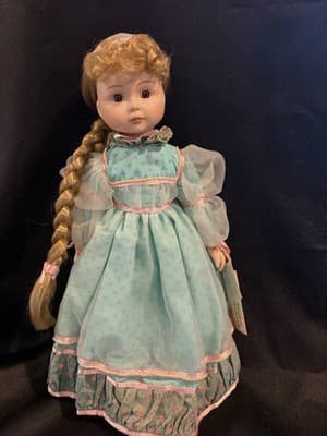 VTG Gorham Porcelain Musical Doll Rapunzel “Moonlight Serenade” Fondest Memories