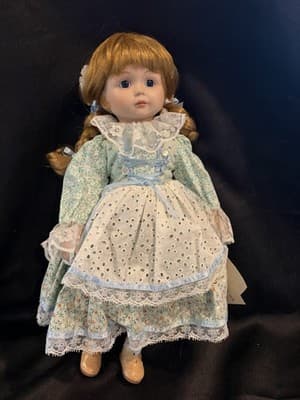 1989 Vintage Gorham Collection Porcelain Doll Musical Fondest Memories Gretel
