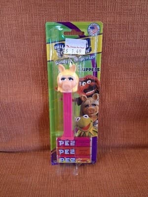 Disney The Muppets Ms. Piggy Pez candy dispense. Pink Stem Sealed Package