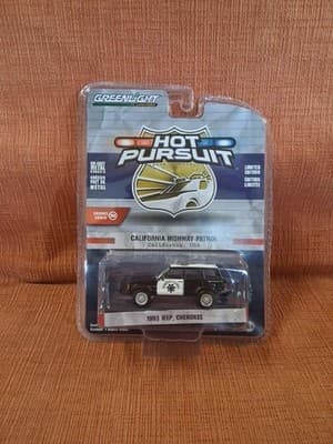 Hot Pursuit California Highway Patrol 1993 Jeep Cherokee 1/64 Diecast