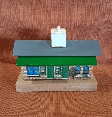 RARE Vintage Thomas & Friends Wooden Train ELLSBRIDGE STATION Set 1994