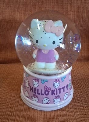Sanrio Hello Kitty Pink Glitter Snow Globe