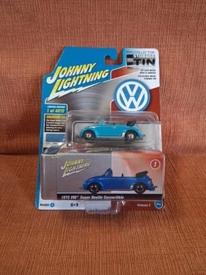 Johnny Lightning 1975 VW Super BEETLE Convertible 1:64 Car - BLUE +Tin