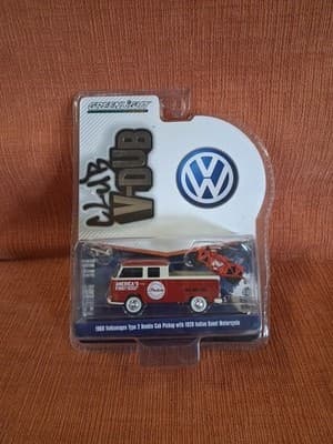 GreenLight Club V-Dub 1968 Volkswagen Double Cab Pick-Up 1920 Indian Scout